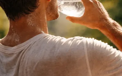 De 10 krachtige gezondheidsvoordelen van dagelijks water drinken